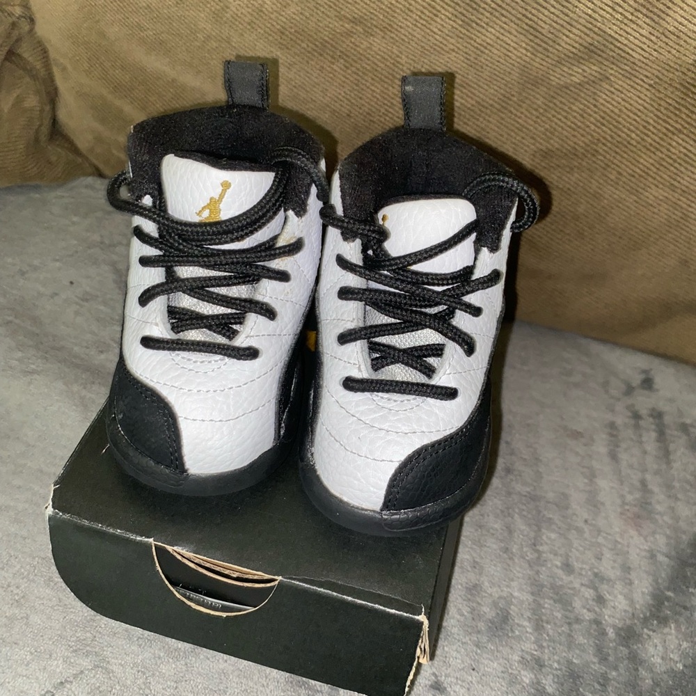 “Taxis” Jordan 12 retro size 4c ! Worn once !